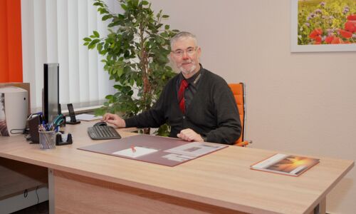 Dieter Lippert im Bestattungshaus Kuhfuß-Lippert