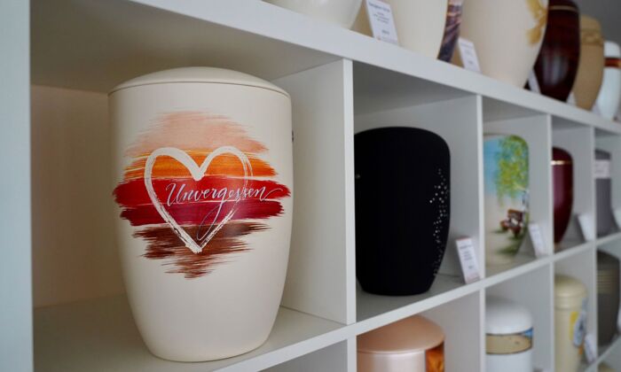 Urnenausstellung im Bestattungshaus Kuhfuß-Lippert